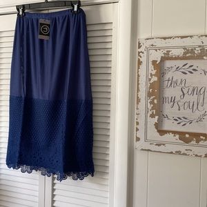 Nuggles Brand layering slip extenders  • cream and navy